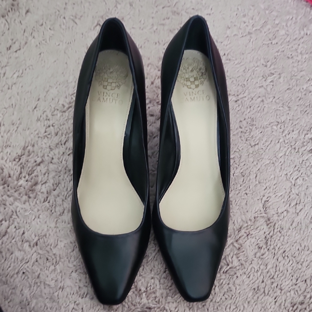 Leather Vince Camuto Black Heeled Pumps with Pointed Toe Size 9.5